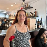 Entrega de cravos nas Instituições e Comércio Local